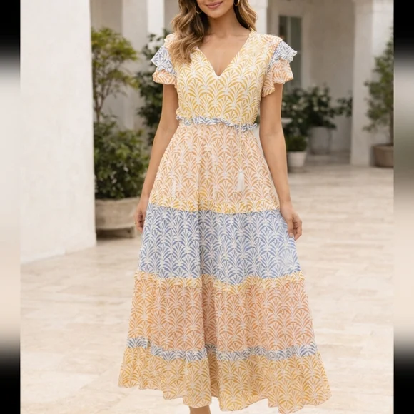 Aura tiered dress size medium - Picture 8 of 8